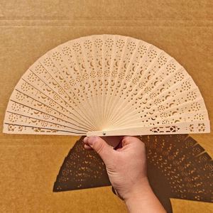 Éventail pliant personnalisé en bois de cerisier de 20 cm, fait main, style romantique, pour mariages, promotions, fêtes, parfumé, pour mariages - Product Image 6