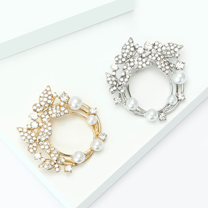 เข็มกลัดโลหะผสมชุบทองรูปดอกไม้พร้อมดีไซน์เจาะรูประดับพลอยหลากสีสำหรับผู้หญิงของขวัญแต่งงานเครื่องประดับคุณภาพสูง - Product Image 4