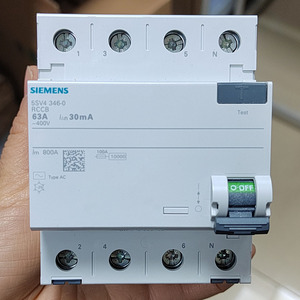 Siemens Rccb 63A 30mA 400V Tipo Ac 800A Botón de Prueba Im 4 Polos - Product Image 2
