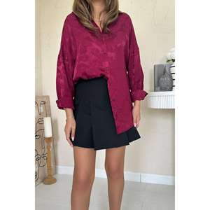 Chemise boutonnée en satin jacquard bordeaux pour femme, chemisier asymétrique décontracté à manches longues pour tous les jours - Product Image 1