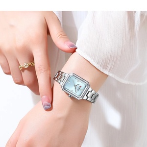 Montre à quartz carrée de petite taille pour femme CURREN 9102, étanche, avec diamants - Product Image 4