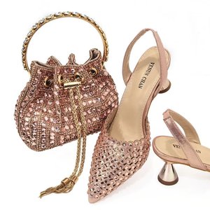 Bankett-<span class=keywords><strong>Set</strong></span>: Elegante Brautschuhe für Damen in Übergröße mit spitzer Zehenpartie, Strass und Slip-On-Verschluss, passend zur passenden Handtasche im Bucket-Stil - Product Image 5