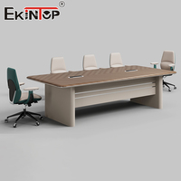 Table de bureau en PVC imitation bois Ekintop, prête à être expédiée en gros, avec bordure sans joint, idéale pour les centres d'appels, les écoles et les projets de bureaux.