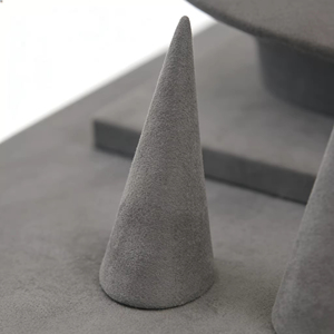 Expositor de Joyería de Terciopelo Gris de Lujo Ligero para Anillos, Collares y Pulseras, Diseño Sencillo, Set de Exhibición de Joyería - Product Image 4