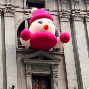 Modello Gonfiabile a Forma di Pupazzo di Neve per Atmosfera Invernale, Ideale per Promozioni e Attrazioni nei Centri Commerciali e Luoghi Panoramici all'Aperto - Product Image 1