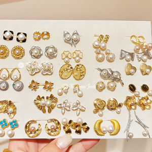 Muses Jewels Mix, Lote <span class=keywords><strong>de</strong></span> Aretes <span class=keywords><strong>de</strong></span> Perlas Naturales <span class=keywords><strong>de</strong></span> Agua Dulce y Circonita Cúbica, Caja Sorpresa, Agujas <span class=keywords><strong>de</strong></span> Plata para Oreja, Joyería para Mujer - Product Image 4