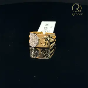Bague en or pour homme avec motif om et face carrée style diamant, bijou élégant et audacieux pour un usage quotidien et les occasions spéciales - Product Image 1