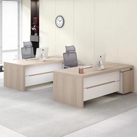 Escritorio Ejecutivo Extensible Moderno de Primera Calidad con Acabado de Panel de Madera para Oficina en Casa y Configuración de Espacio de Trabajo en Villa