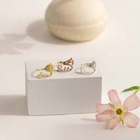 Bague personnalisée en alliage de cuivre pour femme, motif fleur de naissance rose/floral, design minimaliste et tendance, avec nom anglais personnalisé, originale