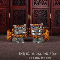 Figurine de collection en résine époxy sculptée, représentant un petit lion en pierre et une fleur de pêcher porte-bonheur, style art populaire chinois, pour décoration de bureau et de maison