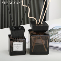 Flacons diffuseurs de parfum carrés élégants et luxueux en verre transparent de 100 ml avec bouchon à vis et bâtonnets en rotin