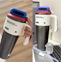304 RVS keramische coating Mecha-stijl grote capaciteit geïsoleerde tumbler met rietje, drukknopdeksel en handvat