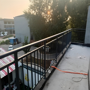 <span class=keywords><strong>Ringhiera</strong></span> per <span class=keywords><strong>Balcone</strong></span> in Ferro Battuto e Lega di Alluminio, <span class=keywords><strong>Parapetto</strong></span> per Scale Esterne Personalizzato Secondo Disegni, Montaggio a Pavimento - Product Image 3