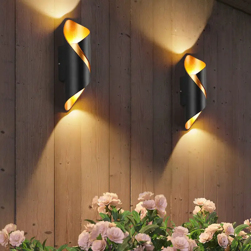 Lampada da parete a LED decorativa europea moderna per illuminazione esterna dell'hotel per montaggio a parete per la casa