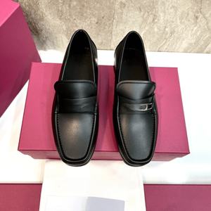 Mocasines de Hombre de Alta Calidad, Adornados con Hebillas Metálicas, Ideales para Vestimenta Formal, Duraderos y Fáciles de Mantener, Ferragamos - Product Image 1