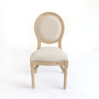 Chaise de salle à manger en bois massif empilable Louis pour événements, avec dossier en bois ou en rotin, style nordique, idéale pour la location de mariages et banquets (vente en gros)