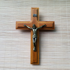 Komi 2024 New Multi-Hai Lớp Rắn Sồi Với Vàng Phụ Kiện Gỗ Chữ Thập Chúa Giêsu Tường Treo Đồ Trang Trí - Product Image 2