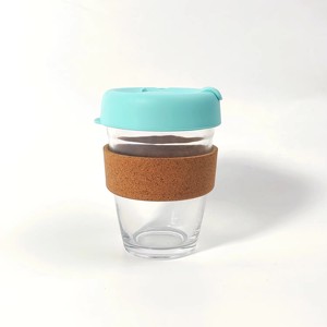 แก้วกาแฟแก้วใสพิมพ์โลโก้แบรนด์ตามสั่ง ขายส่ง ขนาด 8oz 12oz 16oz พร้อมฝาซิลิโคนแบบพกพา เป็นมิตรกับสิ่งแวดล้อม พร้อมแถบคอร์ก - Product Image 4
