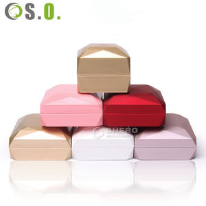Boîte de rangement pour bijoux au design innovant avec éclairage LED, boîte d'emballage pour alliances, organisateur de bijoux de voyage personnalisé avec boîte de forme spéciale - Product Image 6