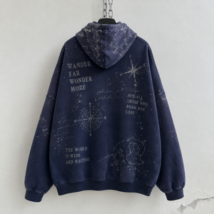 <span class=keywords><strong>Felpa</strong></span> con <span class=keywords><strong>Cappuccio</strong></span> in Cotone 100% Reverse Weave 500GSM con Logo Goffrato, Blu Navy, Tema Salute Mentale e Caccia, Doppia Cerniera, Finitura Silk Face, Lavaggio Acido - Product Image 2
