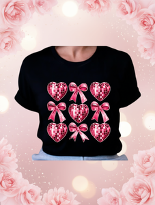 T-shirt Coquette Heart da donna a maniche corte, crop top stampato con cuori rosa e fiocchi, stile carino per San Valentino, vestibilità regolare, primavera estate - Product Image 2