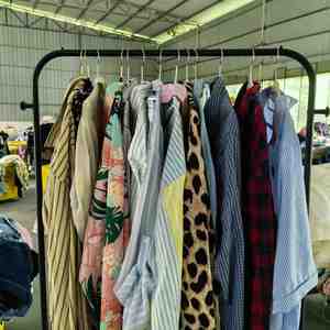 SH05 Ropa de Mujer de Moda de Verano, Lote Mixto al por Mayor, Vestidos Sexys, <span class=keywords><strong>Shorts</strong></span>, Jeans, con Tirantes Finos, Ropa Usada de Alta Calidad y Cómoda - Product Image 3