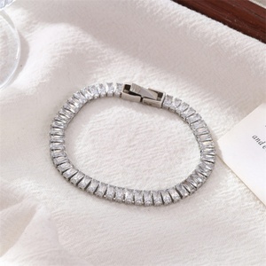 Bracelet tennis en acier inoxydable plaqué argent, chaîne rectangulaire brillante avec diamants, idéal pour un anniversaire - Vente flash - Product Image 4