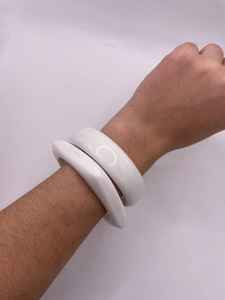 Brazaletes de Resina Elegantes para Mujer con Diseño Ligero y Duradero, Patrones Coloridos, Perfectos para Uso Diario - Product Image 4