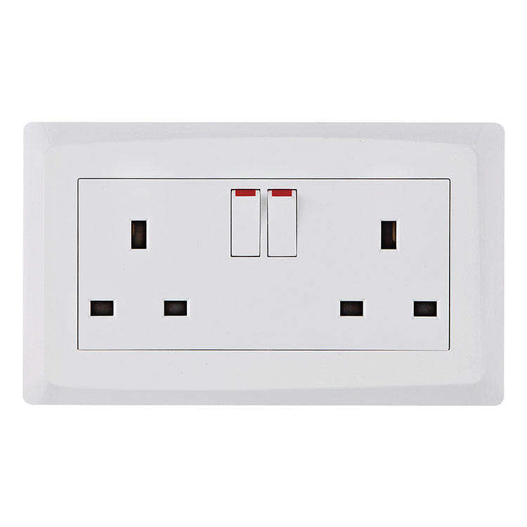 White Wall Switches UK Africa Electrical Switch Socket 1Gang 2Way British Standard Switch Socket With 13amp USB Socket