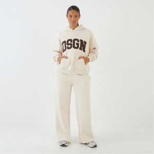 Ensemble de survêtement décontracté deux pièces pour femme : sweat à capuche oversize et pantalon large, style streetwear, idéal pour la détente et les activités sportives. - Product Image 1