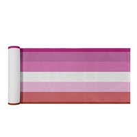 Chemin de table imprimé en polyester arc-en-ciel, motif « Lipstick Lesbian Custom Gay », parfait pour la décoration de fêtes décontractées et l'agencement de la table à manger