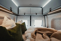 Kit de conversion de camping-car modulaire Sprinter avec toit relevable, sièges pivotants, lit 4 places et cuisine pour Mercedes W907 W906