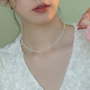 Collar de Perlas de Lujo para Mujer con Cadena Ligera para Clavícula, Extremadamente Pequeño, para un Estilo Veraniego Exclusivo - Product Image 2