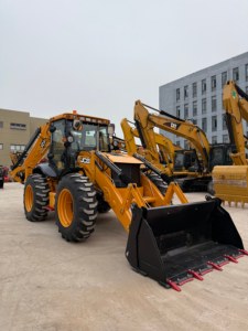 Chargeuse-pelleteuse JCB 4CX d'occasion robuste pour le creusement, le terrassement de canaux et le stockage de sable - Product Image 4