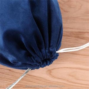 Fabrication de sacs cadeaux en velours avec cordon de serrage, personnalisés avec logo imprimé, pour le rangement des chaussures en cuir - Product Image 6