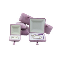 Boîte à bijoux carrée moderne haut de gamme en velours avec fermeture à pression, motif couronne, pour ranger bagues, boucles d'oreilles, colliers, pendentifs et bracelets BK