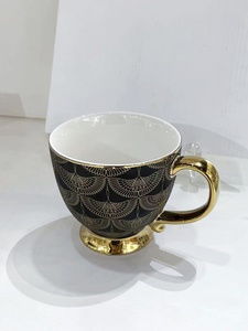 Taza y Platillo de Café Octogonales con Mandala Dorado, Taza de Cerámica de Alta Gama con Borde Dorado Hecho a Mano - Product Image 2