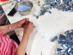 Cintres en métal gain de place pour vêtements, manteaux, jeans, pantalons, jupes avec pinces antidérapantes réglables – Vente en gros - Product Image 6