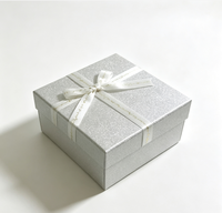 Boîte cadeau rigide à fermeture magnétique avec surface pailletée, ruban satiné imprimé, nœud, papier rigide de luxe, matériaux recyclés, bonbons, mariage