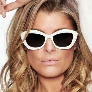 Lunettes de soleil personnalisées tendance 2022, style rétro, grande monture blanche, UV400, lunettes de soleil œil de chat polygonales pour femmes - Product Image 2