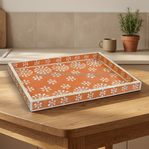 Plateau de service rectangulaire en os de marguerite orange avec incrustation florale, fait main par un artisan, base en bois de luxe, plateau décoratif pour table - Product Image 1