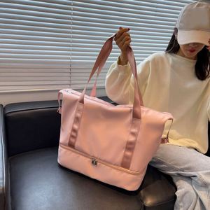 Sac de sport et de voyage en nylon imperméable, grande capacité, coloré et durable, idéal pour la gym, le yoga, les sorties et les week-ends pour femme - Product Image 5