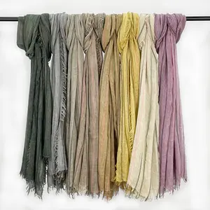 Vente en gros d'écharpes en voile de coton viscose ethnique musulmane à la mode foulards rayés colorés khimar hijabs châles tricotés tissés