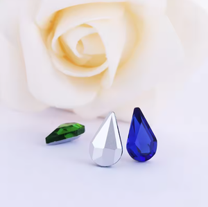 สร้อยคออะคริลิกสีแดงหินแฟนซีคริสตัลพลอยเทียมทรงหยดน้ำ - Product Image 5