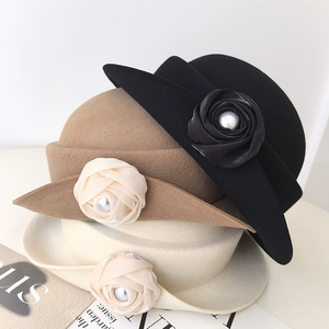 Sombrero de fieltro de lana para mujer, estilo cloche, fedora, con borde lateral enrollable, lazo y flor, para invierno - Product Image 1