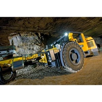 Epiroc BoomerM1L Machine de forage pour l'exploitation minière dans des tunnels souterrains à haute productivité.