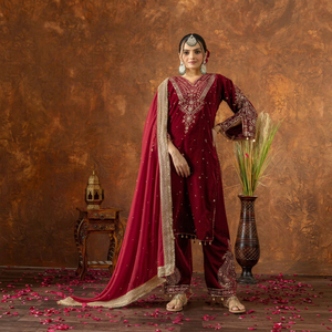 Ensemble de salwar kameez long élégant en velours de viscose pour femmes, avec broderies, sequins et perles, dupatta, pour les occasions de fête et de mariage - Product Image 1