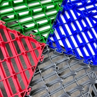 Flexibles Layout PP Moderne Rutschfeste Klick-Innengaragen-Bodenfliesen Hohe Belastbarkeit Entwässerung 3D-Modell-Design