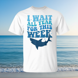 Camiseta Shark Lover Ocean Wildlife: Espero todo el año por este diseño de la semana. - Product Image 3