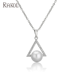 RAKOL NP2227 Fábrica Pequeña Perla Geométrica Triángulo Colgante Collar Hexagonal Simple Chica Joyería - Product Image 1